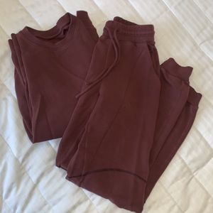 ALO Micro Waffle Fireside Sweat Set in Cherry Cola